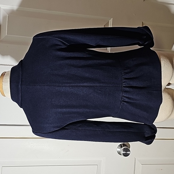 Talbots navy blue blazer. Size 4. Super soft, 2 front pockets. Covered buttons - Picture 5 of 10